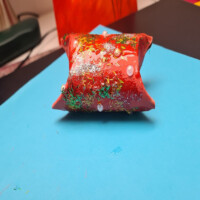 3. Durch das Einschlagen der Seiten, werden diese geschlossen. 3. Durch das Einschlagen der Seiten, werden diese geschlossen.